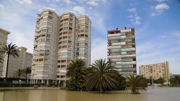 Zona de la Playa San Juan inundada en otro episodio de lluvias torrenciales