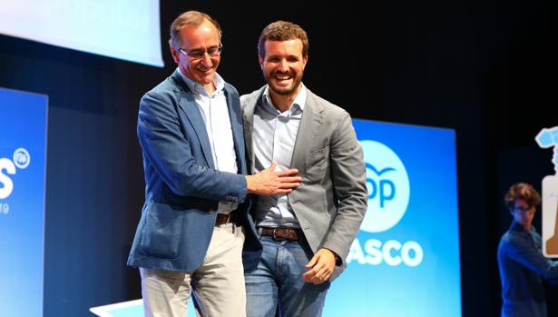 Alfonso Alonso y Pablo Casado, en la Convención de ayer