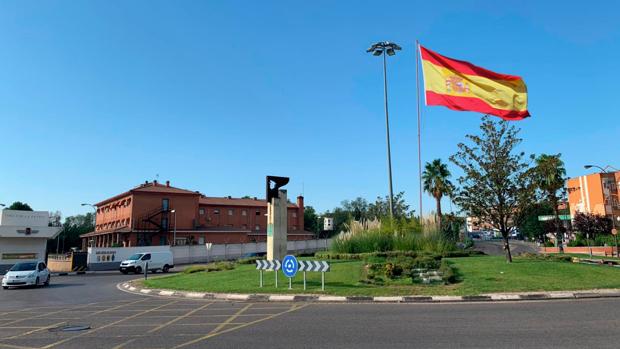 Simulación de la bandera de España en la rotonda de la Base Aérea de Getafe
