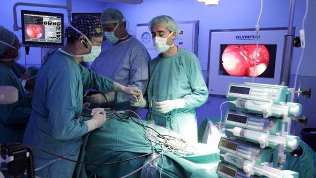 Una intervención quirúrgica en el Hospital Provincial de Castellón