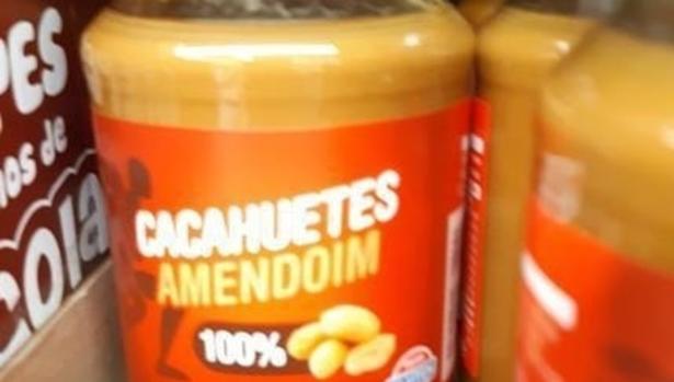 Imagen de la crema de cacahuete cien por cien natural de Hacendado en los lineales de Mercadona