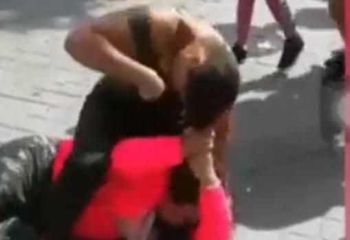 La autora de la brutal agresión de negro sobre la víctima