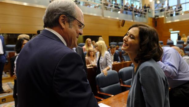 Ángel Gabilondo e Isabel Díaz Ayuso, en la Asamblea de Madrid