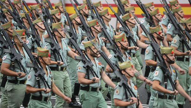 Militares desfilan por el paseo de la Castellana, el 12 de octubre de 2018