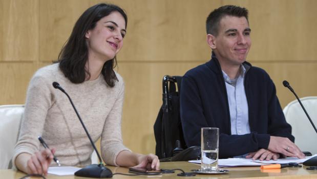 La portavoz de Más Madrid, Rita Maestre, junto al ahora exconcejal Pablo Soto, en 2017