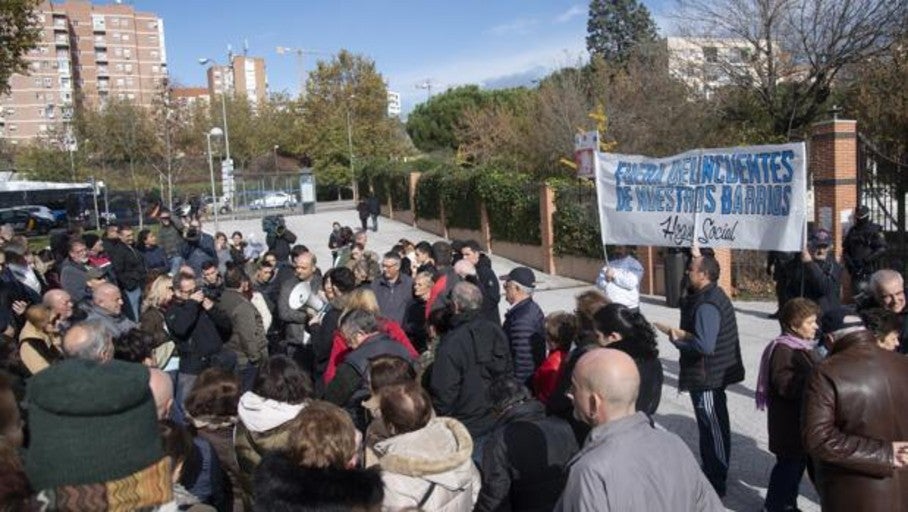 Abortan un enfrentamiento entre ultras de izquierda y neonazis junto al centro de menas de Hortaleza