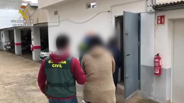 Efectivos de la Guardia Civil en la operación desplegada en Castalla