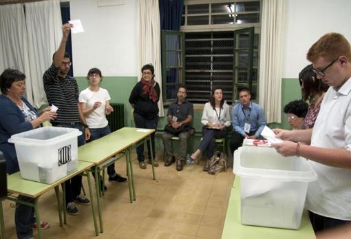 Recuento de papeletas en el referéndum de Cataluña en octubre de 2017