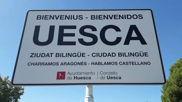 Carteles en los que Huesca aparecía sin hache, dentro de las políticas de «normalización» lingüística que impulsó el Ayuntamiento en la pasada legislatura y que incluyó la creación de la Oficina de la Lengua Aragonesa