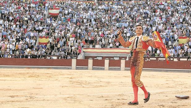 Paco Ureña, el pasado San Isidro, en una vuelta al ruedo triunfal en Las Ventas