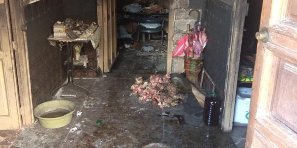 Justiniano, el vecino que se alumbraba con velas, muere en un incendio tres días después de sufrir un ictus
