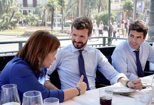 Pablo Casado, en Valencia, junto a Isabel Bonig y Carlos Mazón