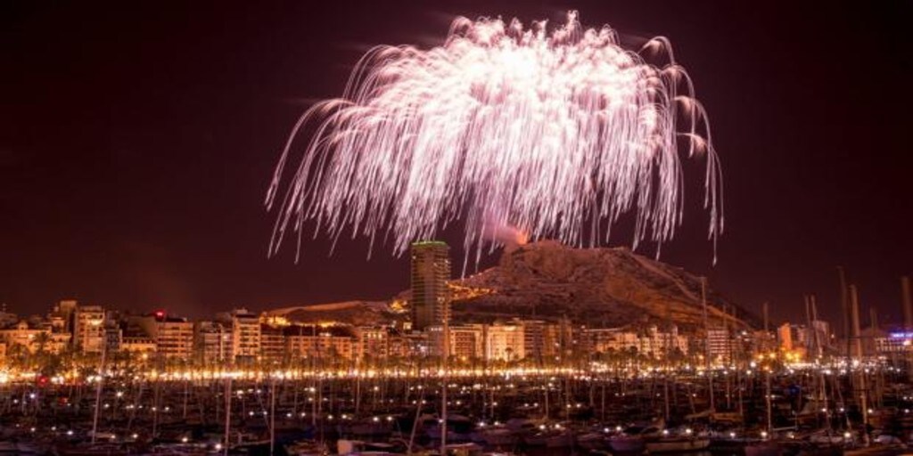 Alicante lanzará 850 cohetes de fuegos artificiales a gran altura