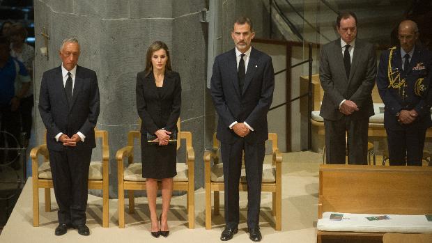 Los Reyes, en agosto de 2017 con el presidente de Portugal en el funeral oficiado en la Sagrada Familia, de Barcelona, por las víctimas de los atentados perpetrados ese verano
