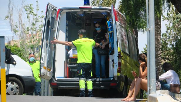 Imagen de una ambulancia tomada en el Hospital General de Alicante