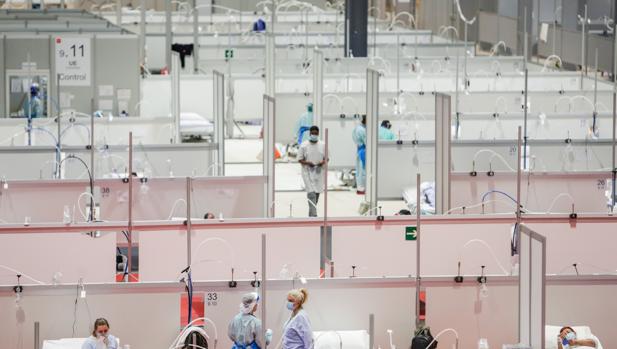 Pacientes de coronavirus en las camas del Hospital temporal de Ifema, el pasado 31 de marzo Pacientes de coronavirus en las camas del Hospital temporal de Ifema, el pasado 31 de marzo