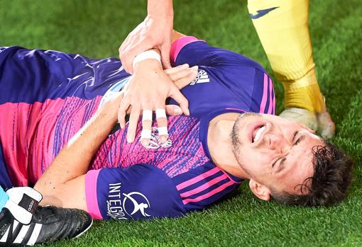Óscar Plano se lesiona por un golpe durante el partido