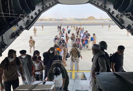 First flight from Kabul, with repatriated Afghans and GEO police