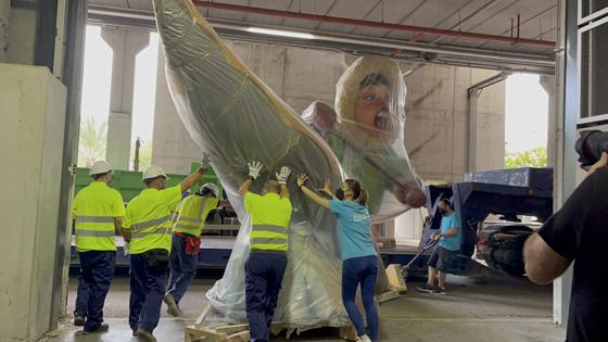 Imagen del traslado de los primeros ninots de las Fallas 2021