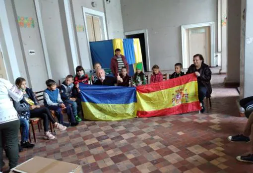 Imagen del jubilado español en una de sus labores humanitarias en Ucrania