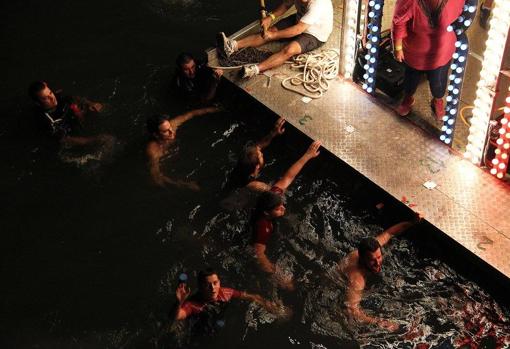 BIC para la procesión que sigue a nado a la Virgen por el río, en Fuentidueña de Tajo