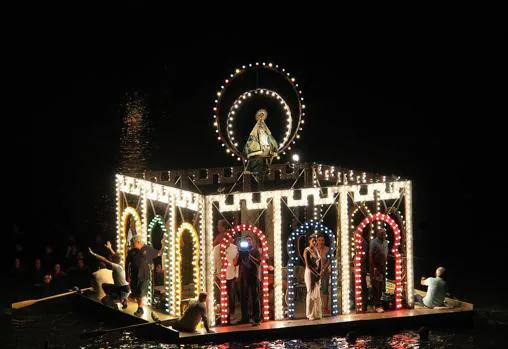 BIC para la procesión que sigue a nado a la Virgen por el río, en Fuentidueña de Tajo