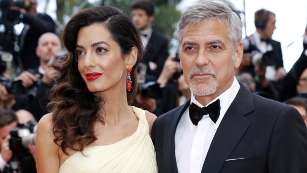 La pareja en la alfombra roja