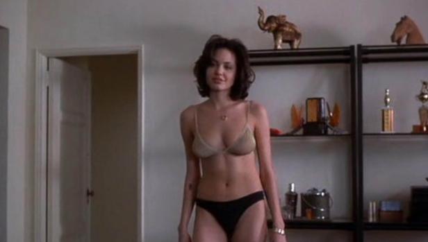 Jolie en una escena de una película en 1996