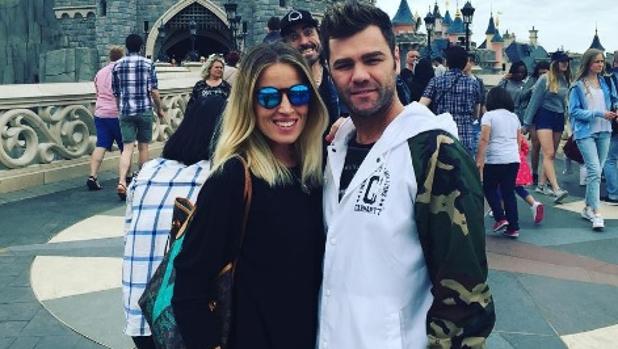 Los enamorados en un viaje a Eurodisney París