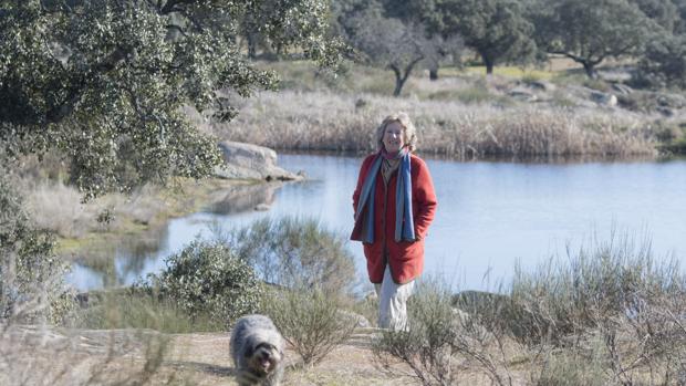 Nora de Liechtenstein, durante un paseo por la finca cacereña
