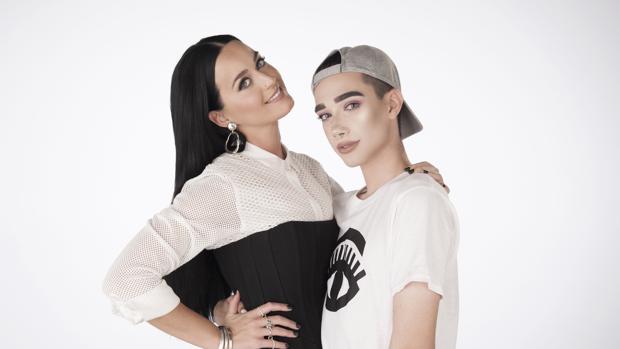 La cantante Katy Perry y James Charles