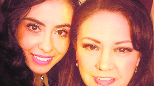 Adela Montes de Oca junto a su hija Patricia