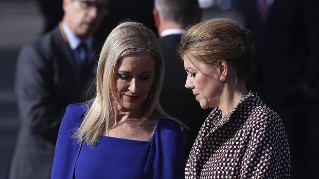 Cifuentes y Cospedal, durante el desfile del Día de la Fiesta Nacional