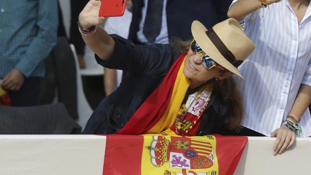La Infanta Elena durante el desfile del Día de la Hispanidad