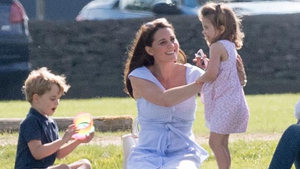 Catalina de Cambridge con sus hijos Carlota y Jorge