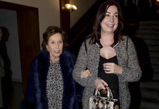 Carmen Martíez Bordiú junto a su madre, Carmen Franco