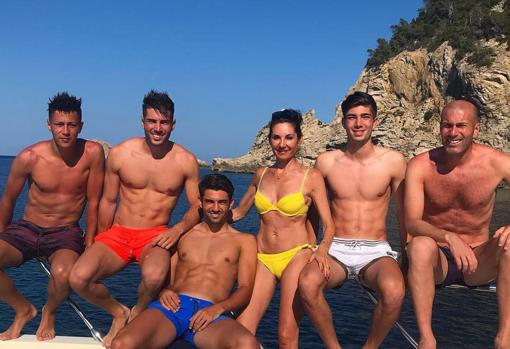 El matrimonio y sus hijos el pasado junio en Ibiza
