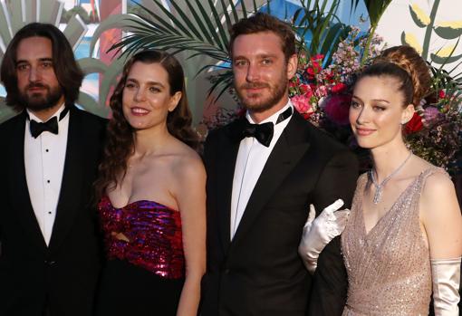 Dimitri Rassam, Carlota y Pierre Casiraghi y Beatrice Borromeo