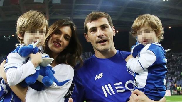 Sara Carbonero e Iker Casillas junto a sus hijos, Martín y Lucas
