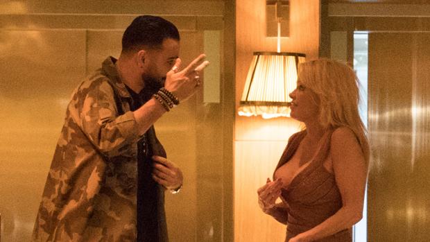 Pamela Anderson y Adil Rami en París