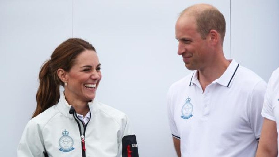 Los Duques de Cambridge dan una lección a los Sussex al viajar en un vuelo comercial por 80 euros