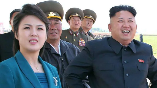 Ri Sol-ju junto a su marido Kim Jong-un