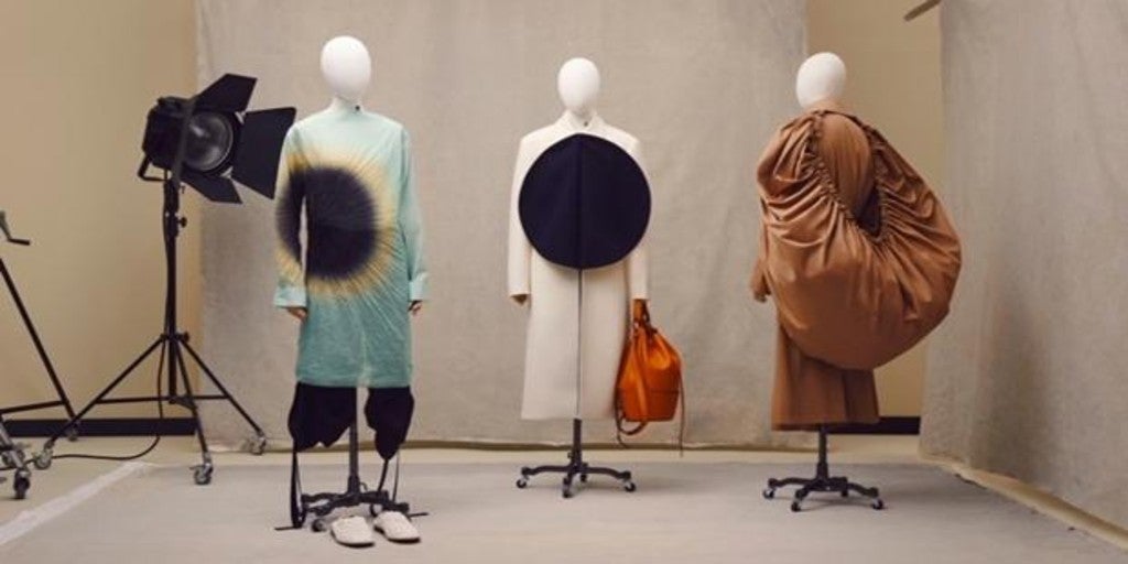 Loewe inventa un nuevo modo de desfilar: un «show» en una caja