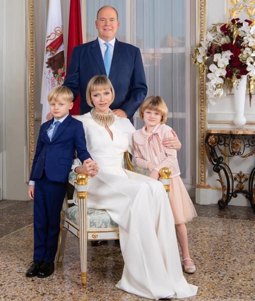 Posado de la familia de Alberto II