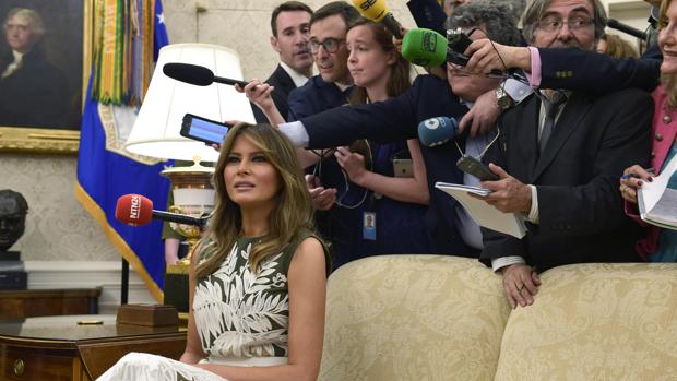 Melania Trump, primera dama de Estados Unidos, en el Despacho Oval