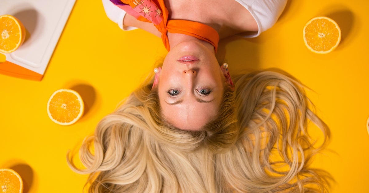 Cómo aplicar el champú en seco y cuál es el mejor según tu cabello - Vimarsana News