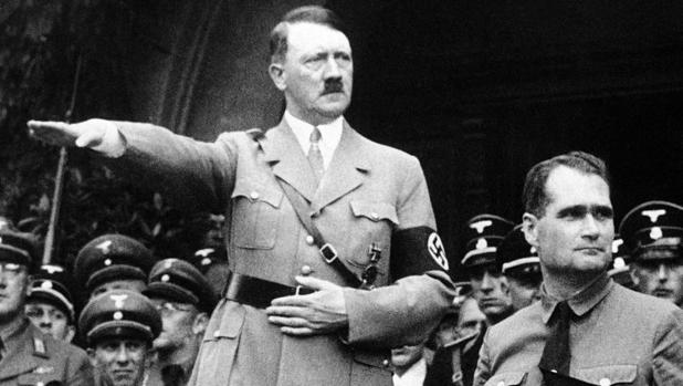 Hitler (izquierda), junto a Rudolf Hess, en una images de 1941