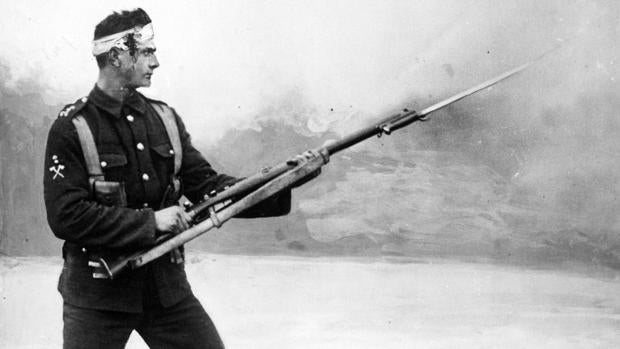 Un soldado inglés herido en plena Primera Guerra Mundial