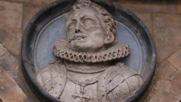Medallón de Sancho Dávila en el Pabellón de San Martín en la plaza Mayor de Salamanca.