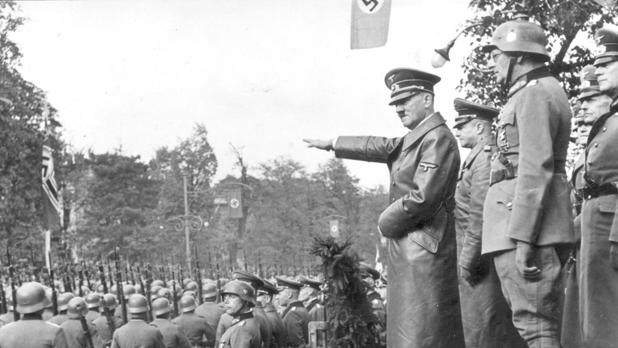 Hitler, durante una estancia en Varsovia, en 1939